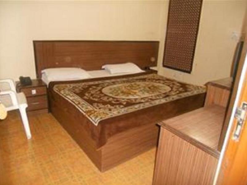 Hotel Prince Palace Deluxe - Paharganj - Нью-Дели Экстерьер фото