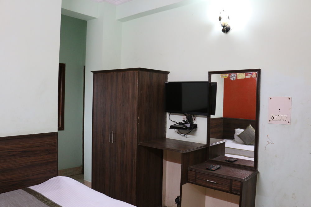 Hotel Prince Palace Deluxe - Paharganj - Нью-Дели Экстерьер фото