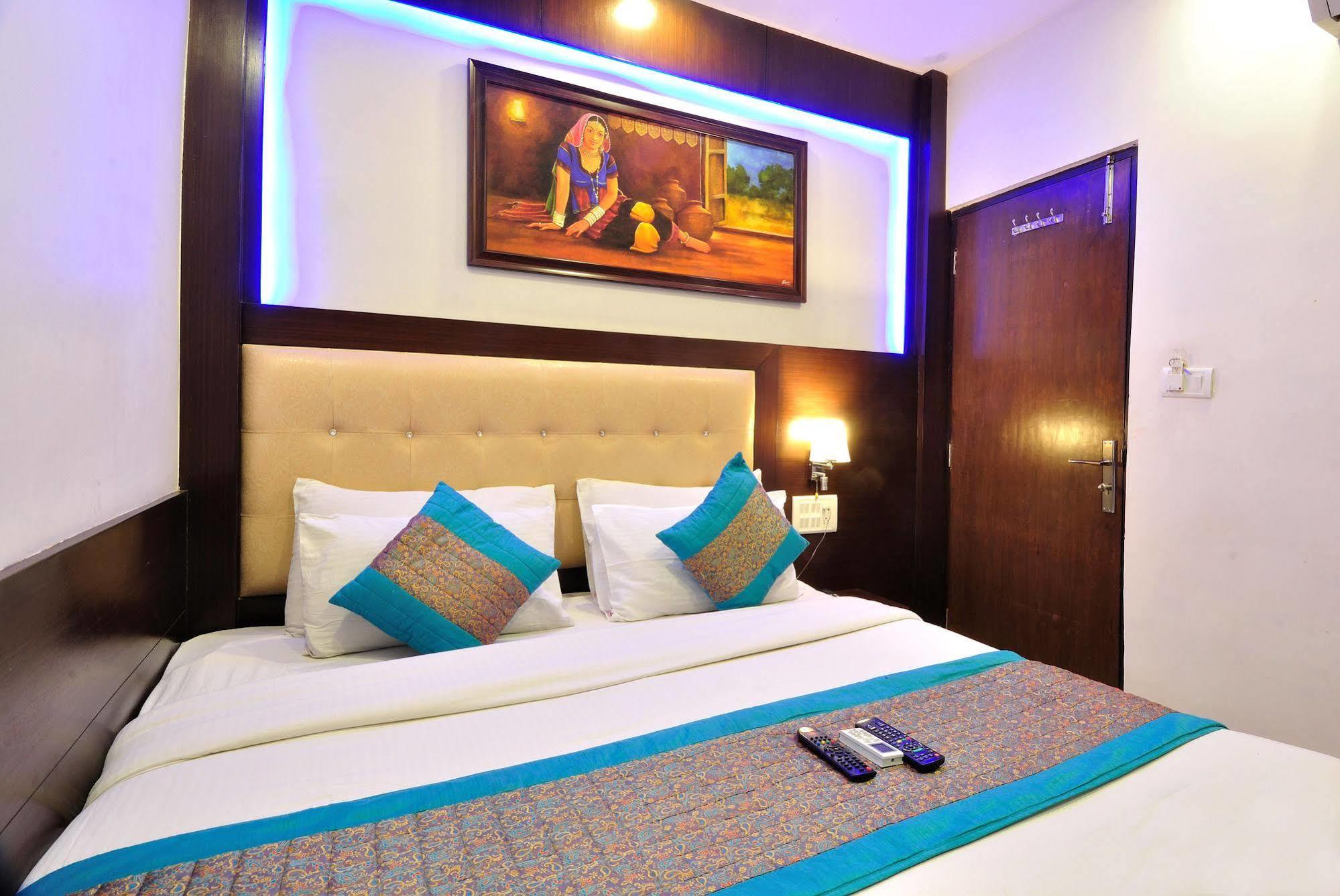Hotel Prince Palace Deluxe - Paharganj - Нью-Дели Экстерьер фото