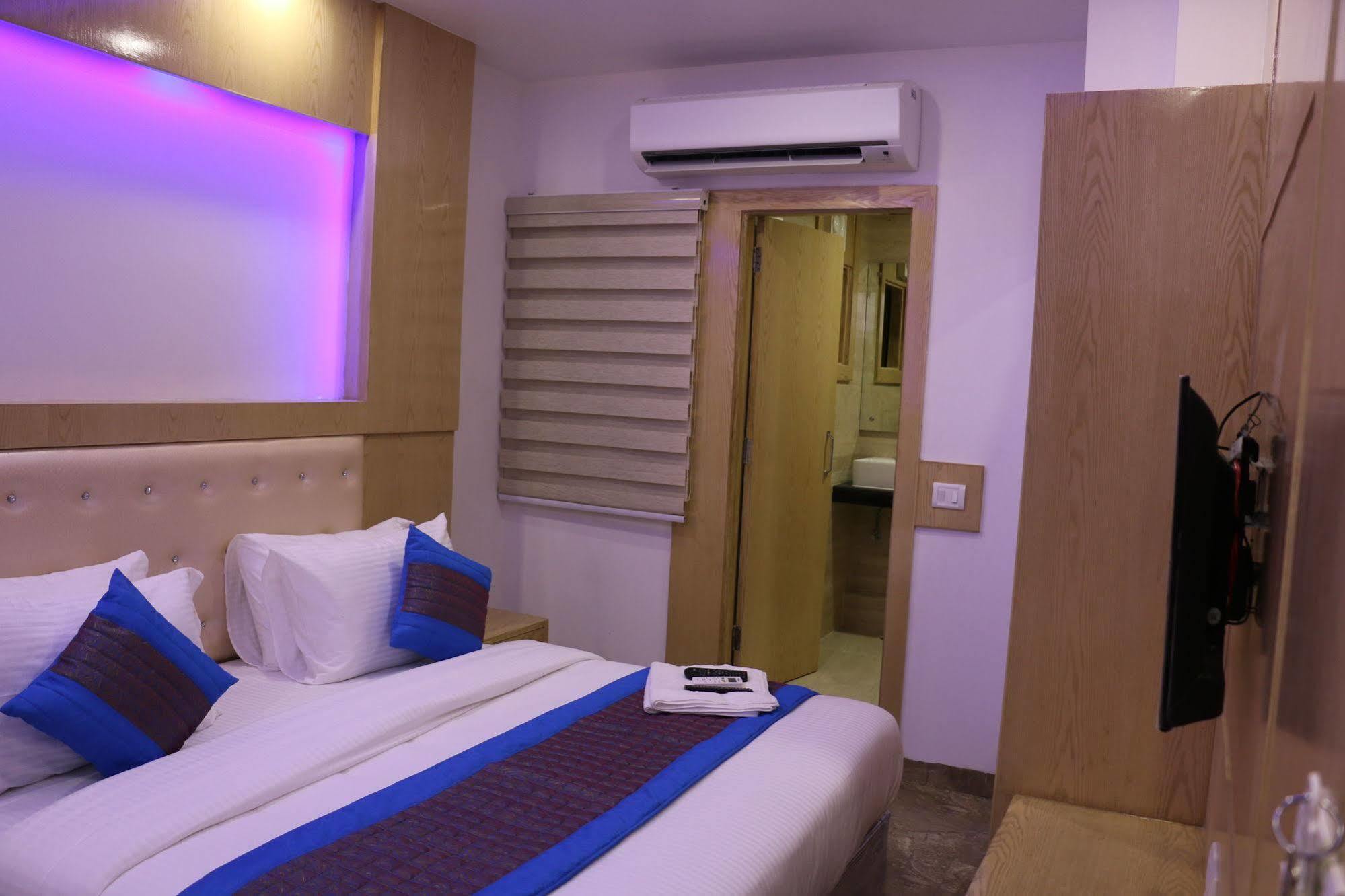 Hotel Prince Palace Deluxe - Paharganj - Нью-Дели Экстерьер фото