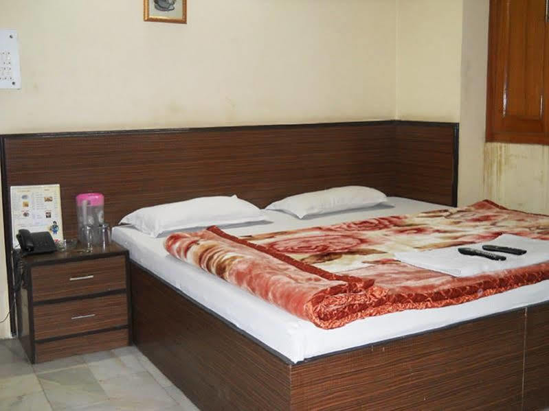 Hotel Prince Palace Deluxe - Paharganj - Нью-Дели Экстерьер фото