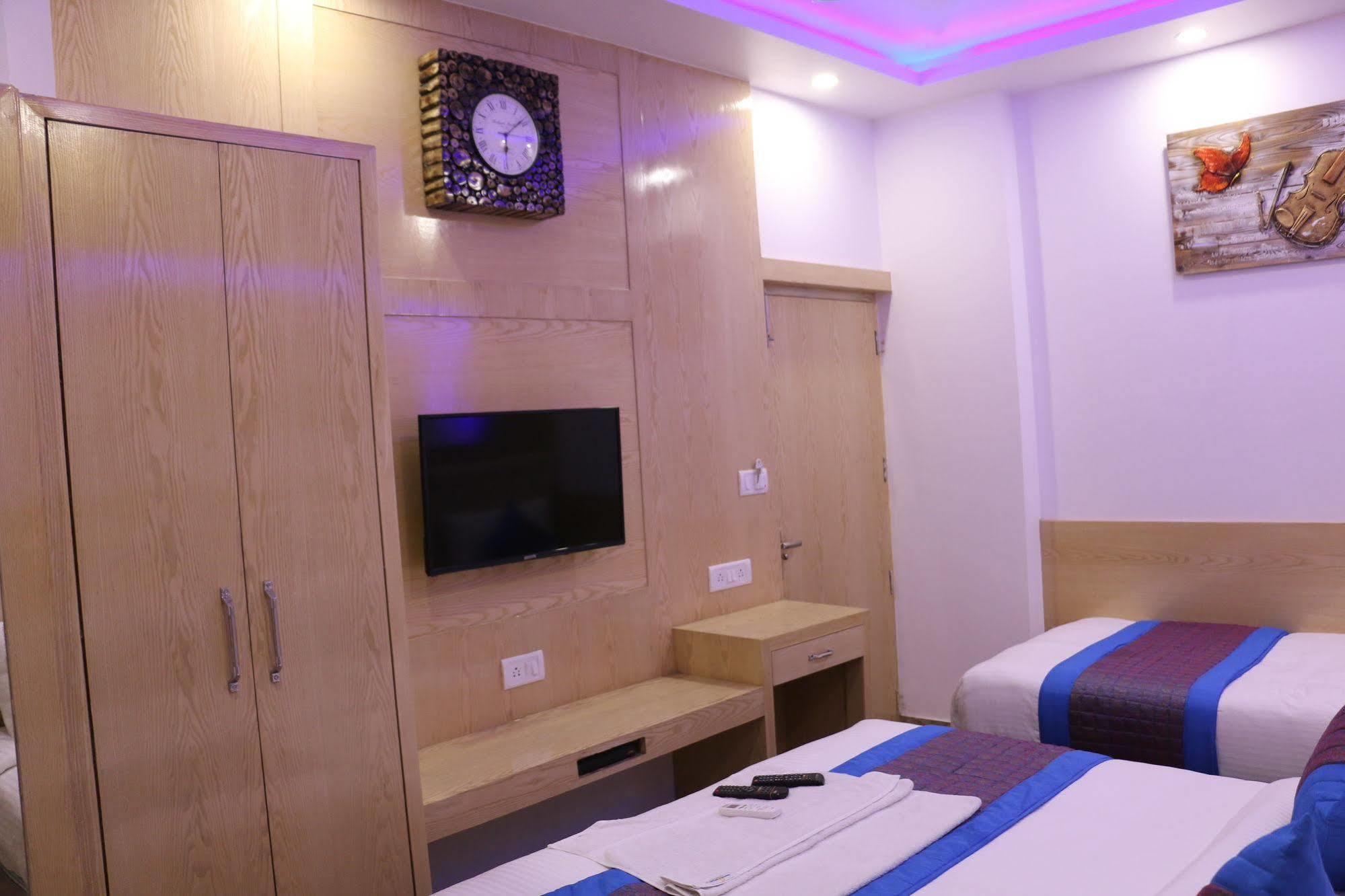 Hotel Prince Palace Deluxe - Paharganj - Нью-Дели Экстерьер фото