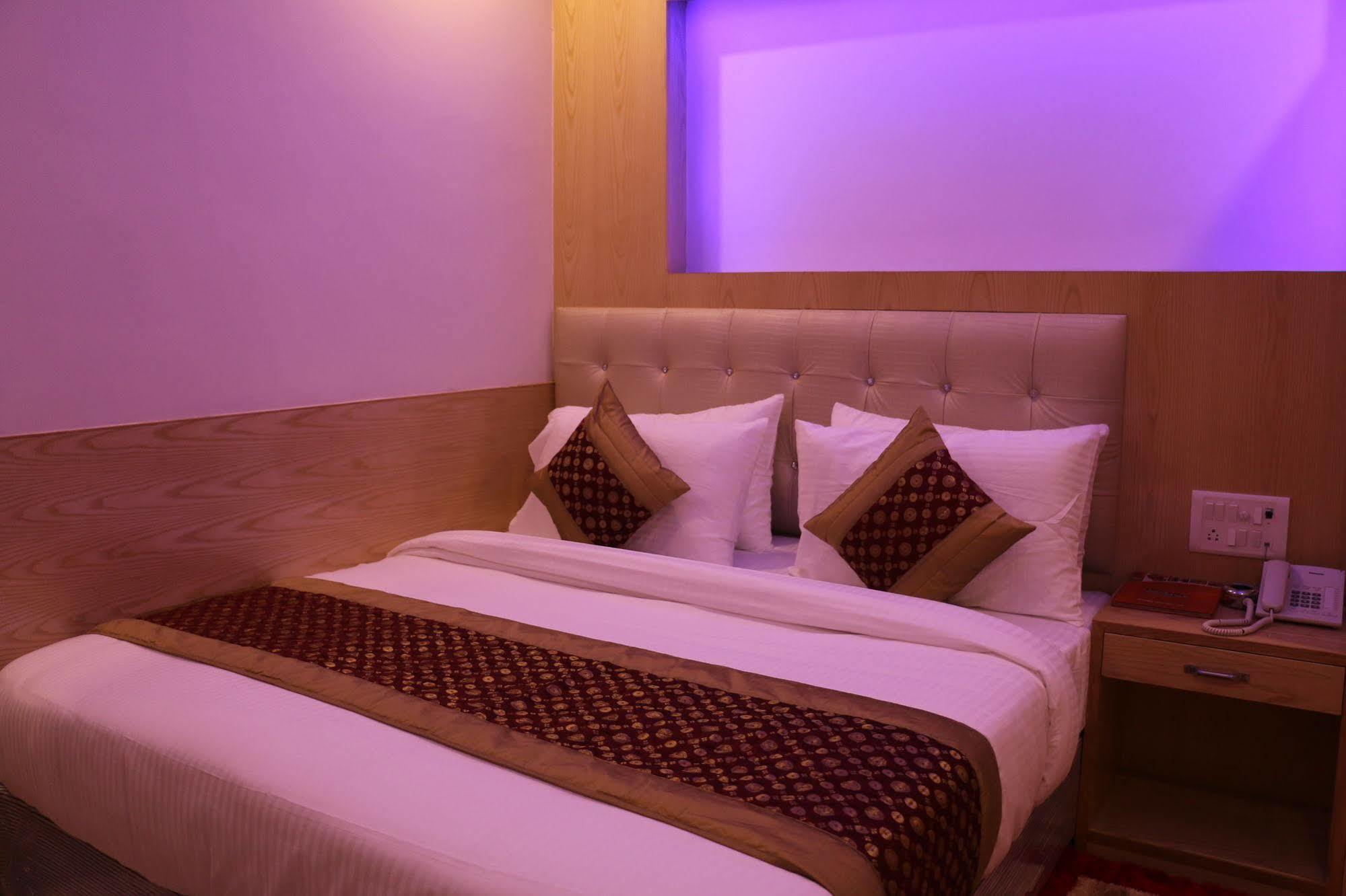 Hotel Prince Palace Deluxe - Paharganj - Нью-Дели Экстерьер фото